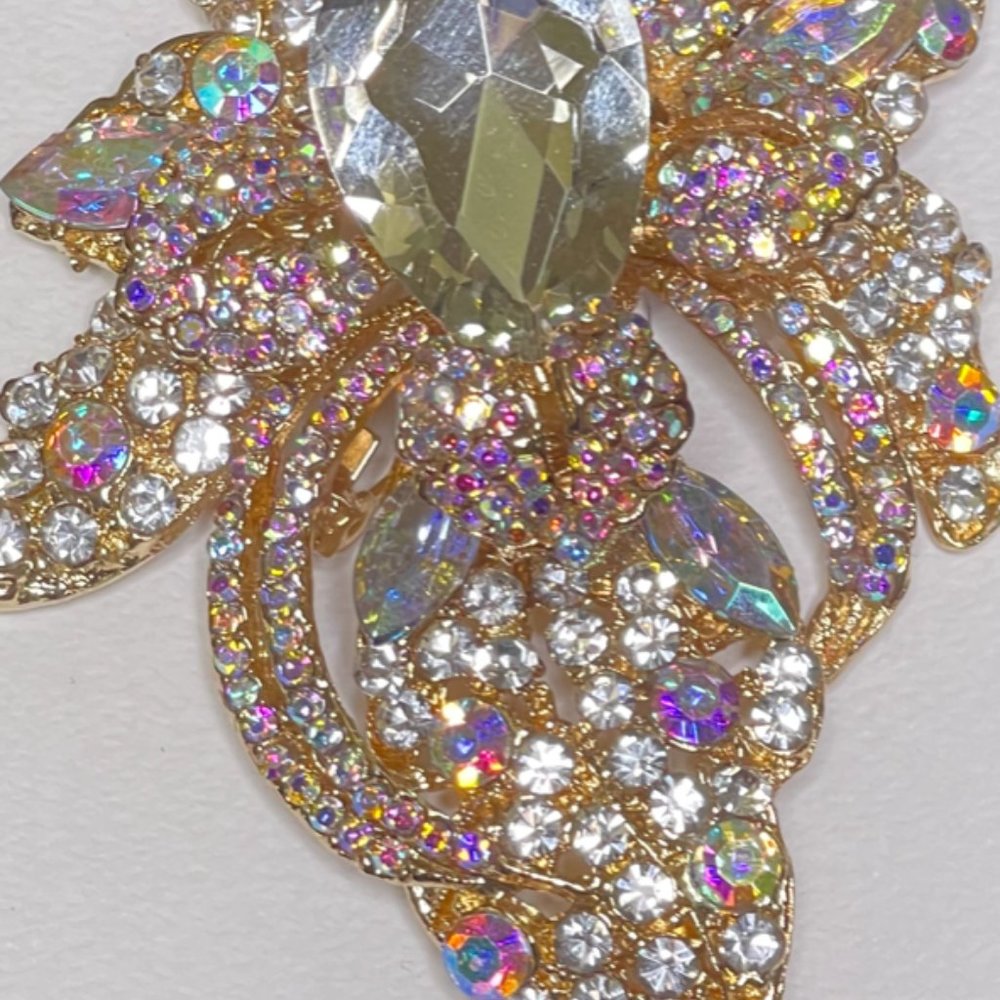 BROOCH